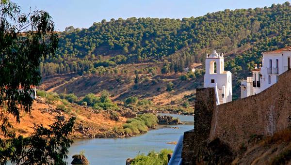 Mertola: Villa and museum exhibiting Muslim art.