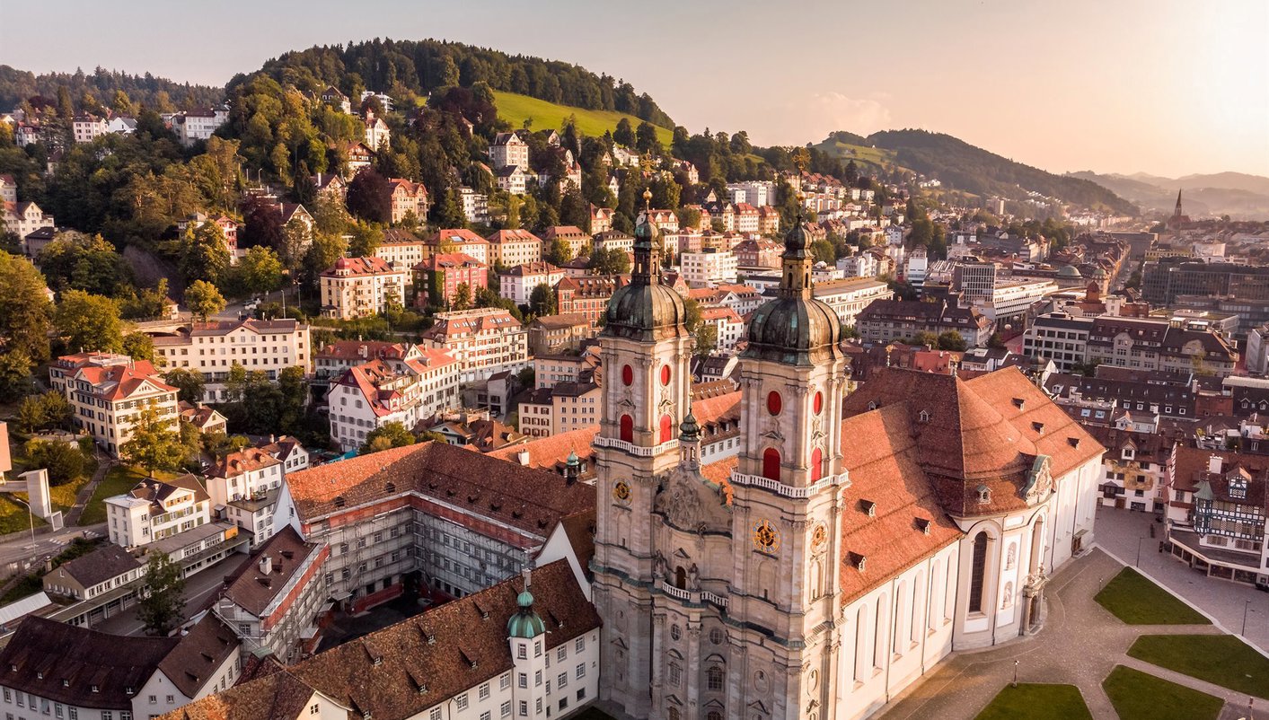 header picture of tour France and Swiss Alps